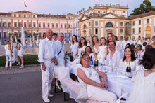 Carica l'immagine nel visualizzatore di Gallery, Amici e famiglia