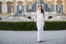 Carica l'immagine nel visualizzatore di Gallery, Modelle in villa reale
