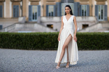 Carica l'immagine nel visualizzatore di Gallery, Modelle in villa reale
