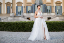 Carica l'immagine nel visualizzatore di Gallery, Modelle in villa reale
