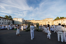 Carica l'immagine nel visualizzatore di Gallery, cena in bianco villa reale
