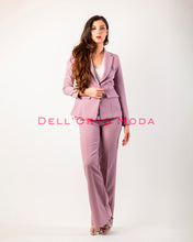 Load image into Gallery viewer, Completo giacca e pantalone rosa
