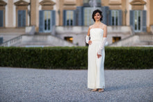 Carica l'immagine nel visualizzatore di Gallery, Modelle in villa reale
