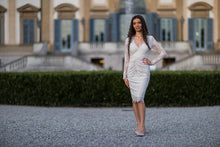 Carica l'immagine nel visualizzatore di Gallery, Modelle in villa reale
