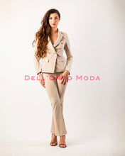Load image into Gallery viewer, Completo giacca e pantalone doppiopetto beige
