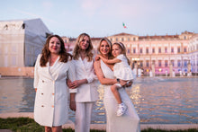 Carica l'immagine nel visualizzatore di Gallery, Famiglia Dell’Orto - Laura -Federica-Beatrice e la piccola Ginevra

